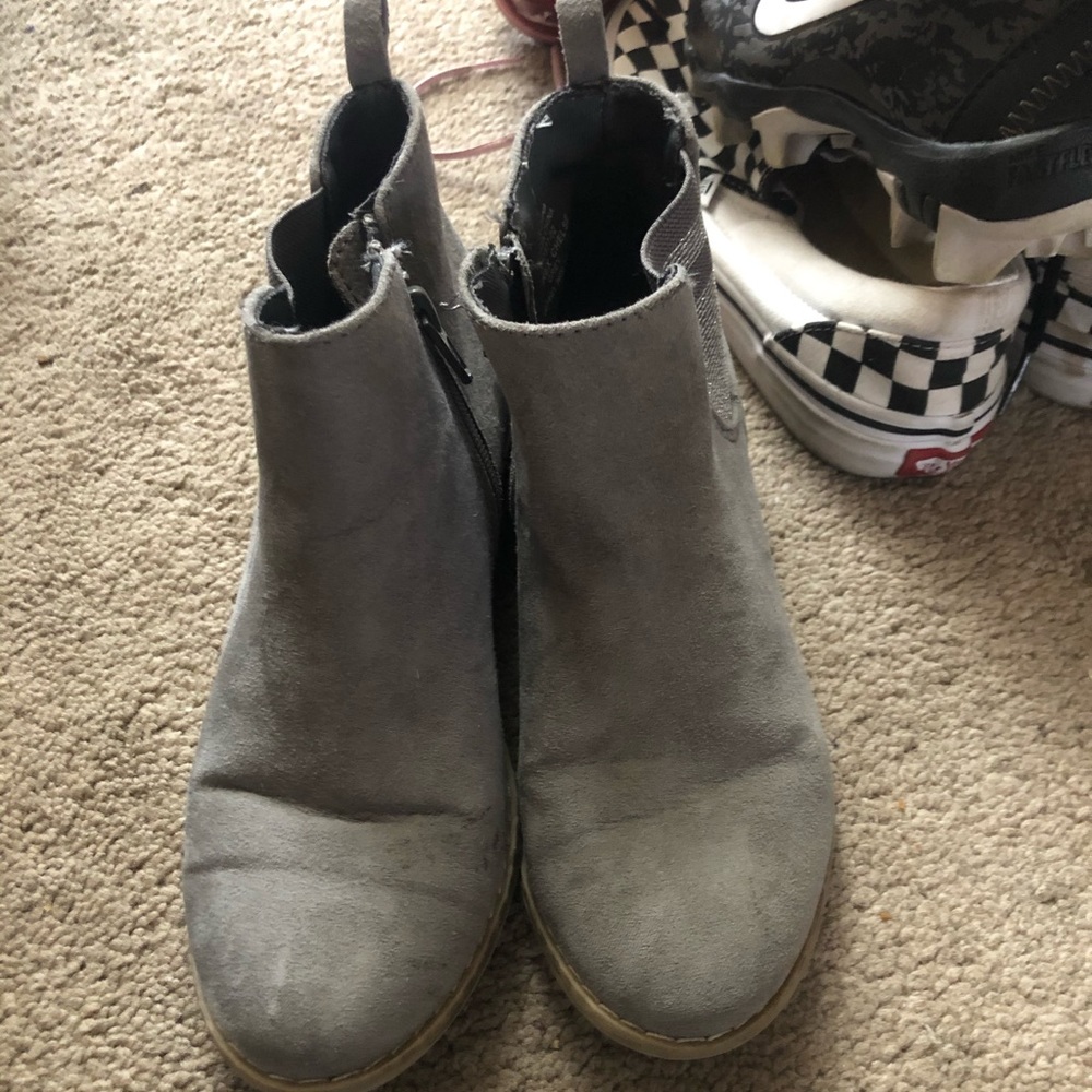 Old Navy gray booties girls size 1.